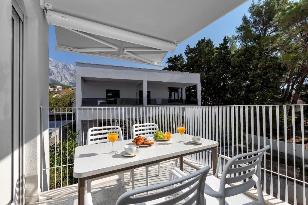 Villa Anchor Baška Voda エクステリア 写真